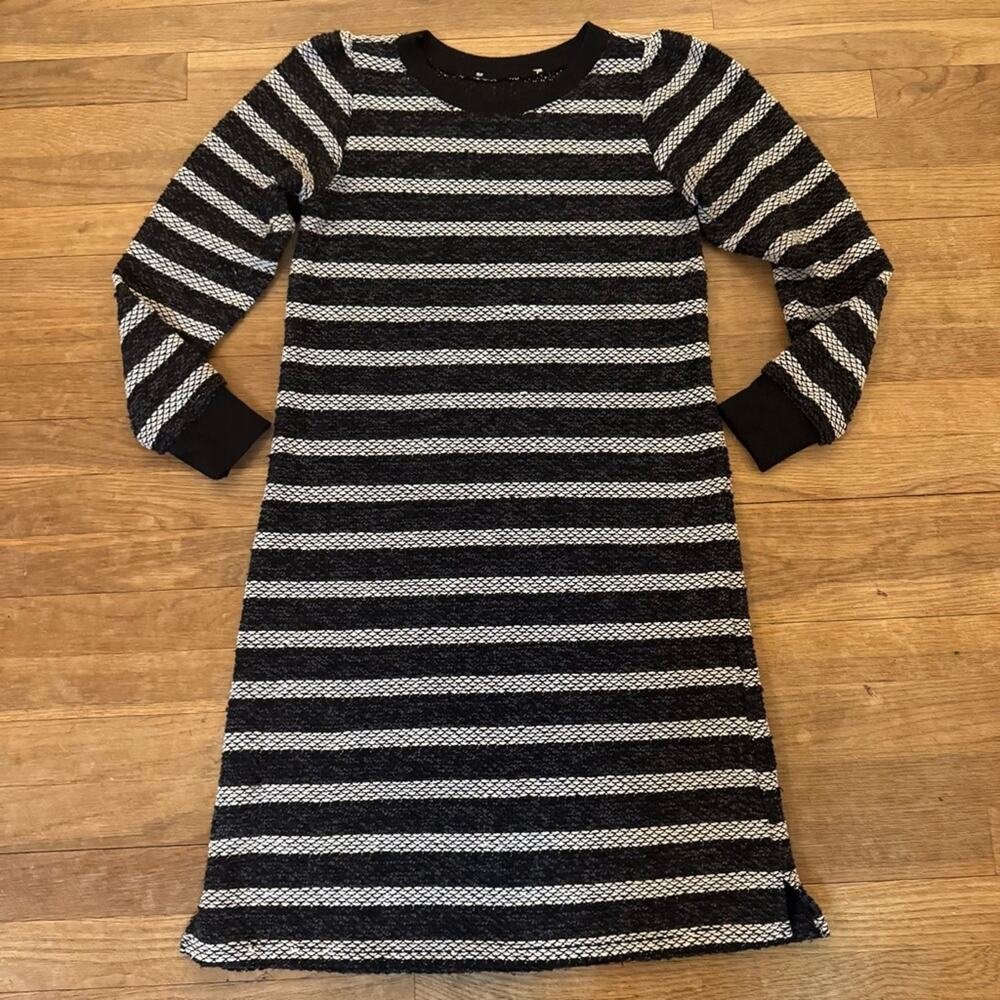 gray white crewneck long sleeve knee length sweater dress size 6
b60